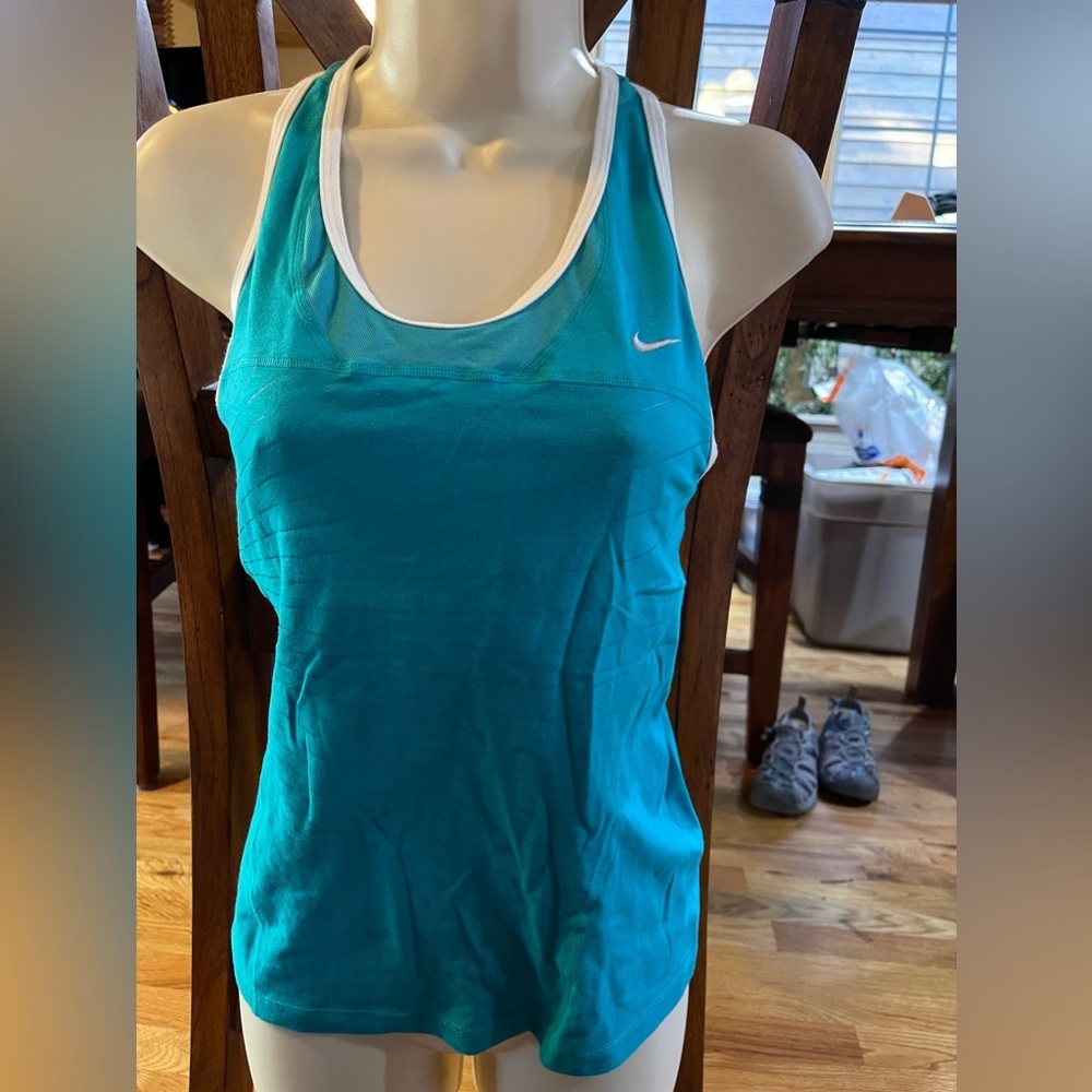 Nike dri fit L tank built in support
